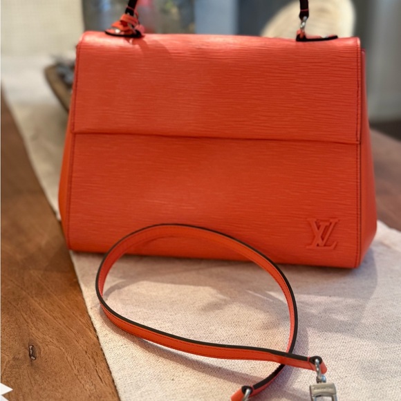 Louis Vuitton Clooney MM Handbag - Picture 14 of 16